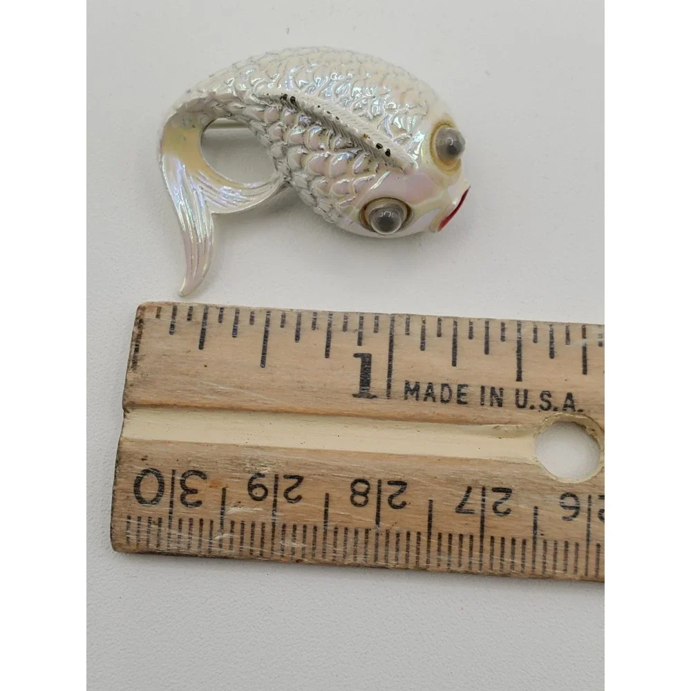 Vtg Gerry's Pearlized White Enameled Coi Whale Fish w Googlie Eyes Brooch Pin